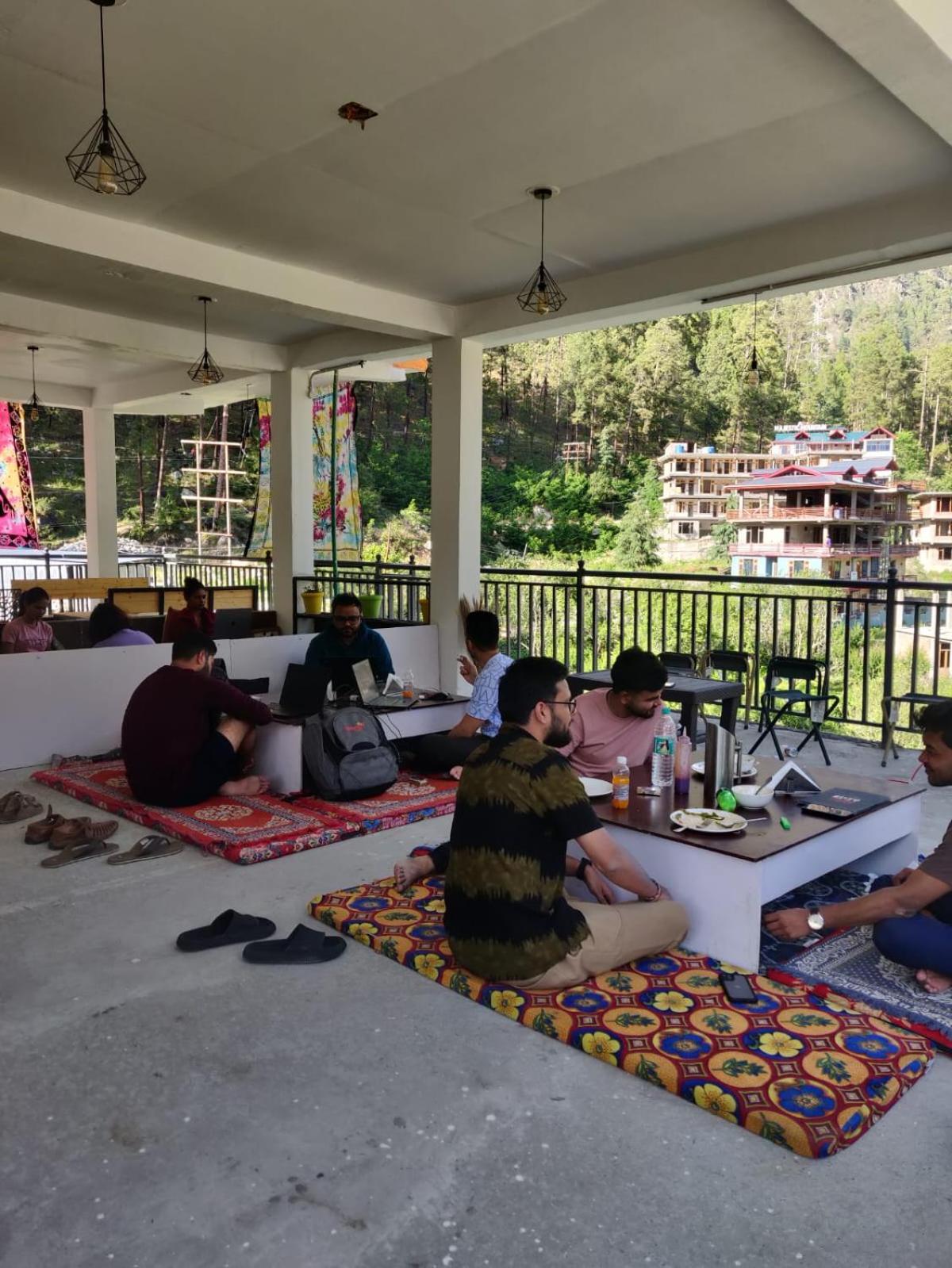 Himtrek Stay Kasol Exteriör bild