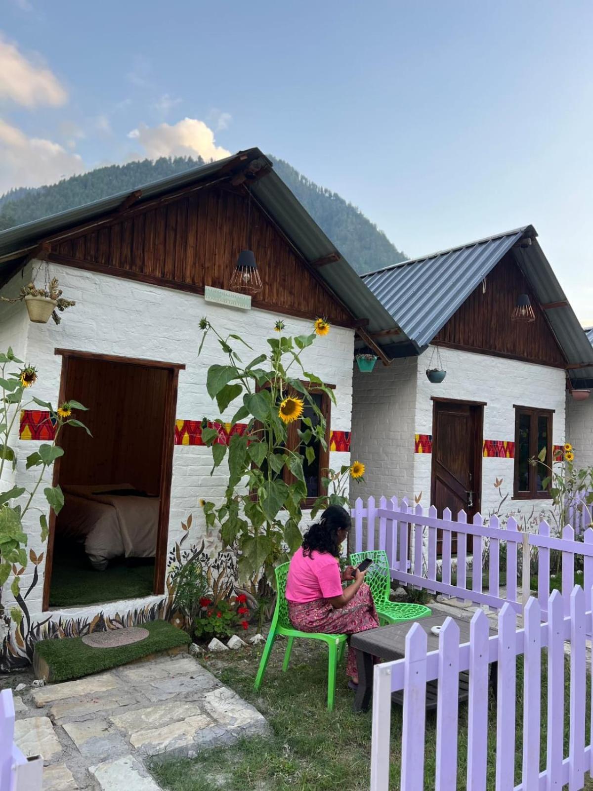 Himtrek Stay Kasol Exteriör bild