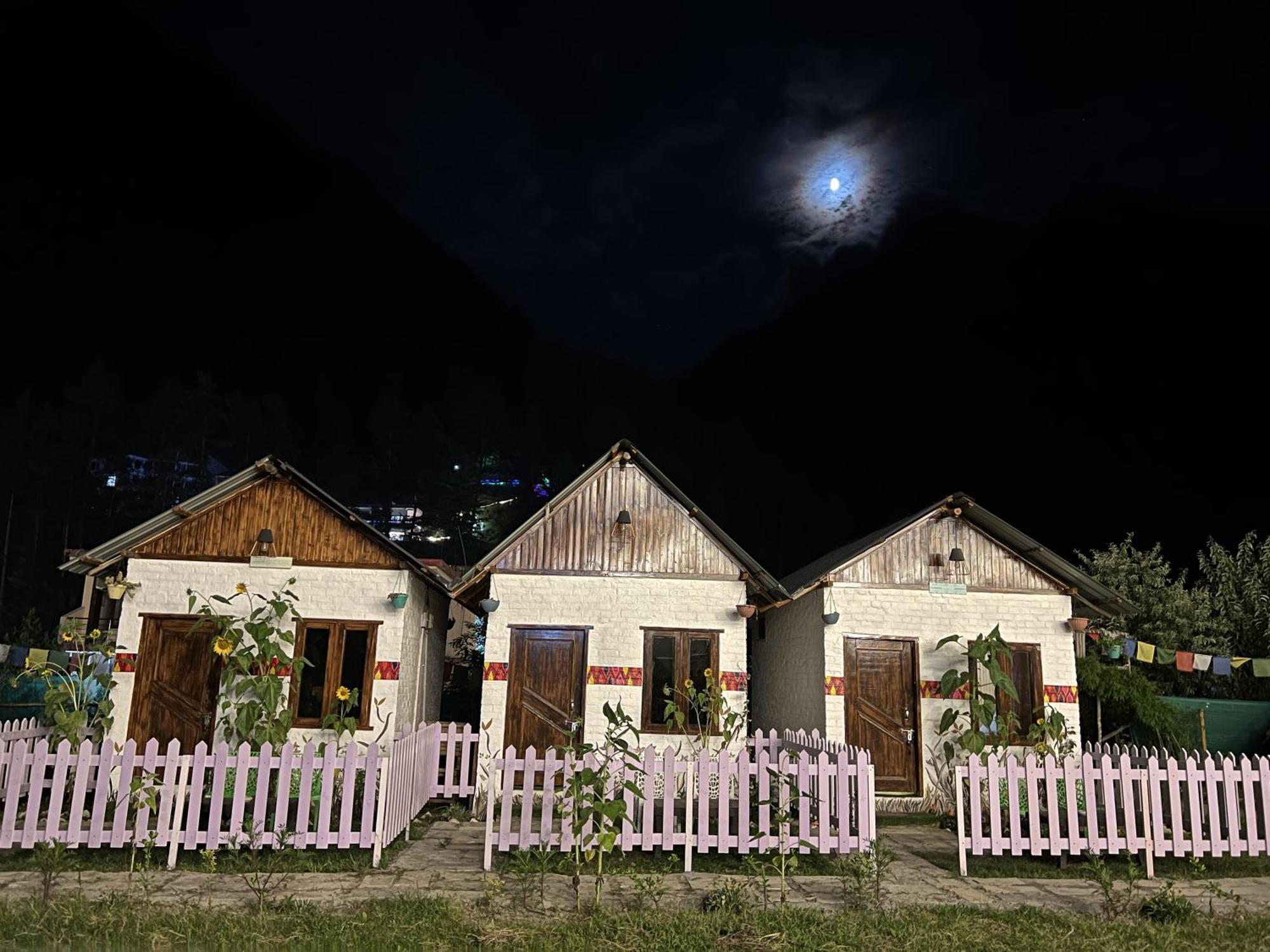 Himtrek Stay Kasol Exteriör bild